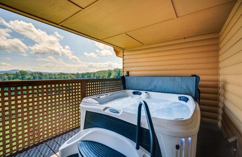 Sparta Casa | Wraparound Deck and Hot Tub Blue Ridge Mtn Cabin