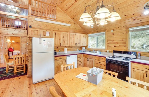 Deadwood Cabina | Wraparound Deck & Grill: Deadwood Cabin