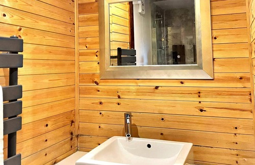 Llanybri Casa | Wren 23-Hot Tub-Woodland Lodges-Tenby-Pembroke