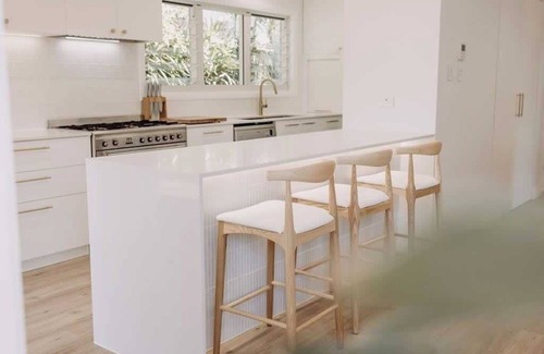 Maroochydore Casa | 'Wrigley House' - Pool, Jacuzzi, Dog Friendly