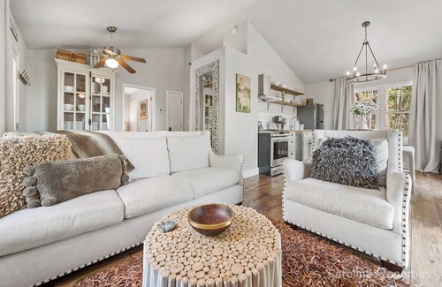 Piney Mountain Casa | Writer's Block - Big View, Fire Pit, Great Getaway