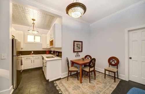 Historic District - North Apartamento | Wrought Iron Inn, Historic | Fresh | Dog-Friendly