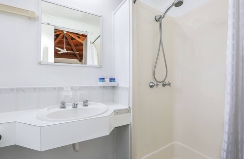 Maroochydore Hotel | Wunpalm Motel & Holiday Cabins