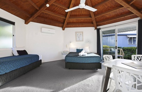 Maroochydore Hotel | Wunpalm Motel & Holiday Cabins