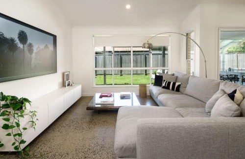 Wurtulla Casa | Wurtulla Beachside Family Haven, Steps to the Sea & Pool