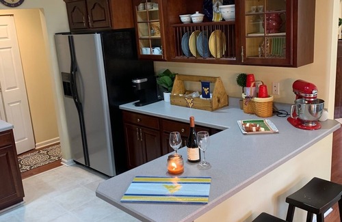 Morgantown Casa | WVU Mini-Château. Cozy home located next to stadium + hospital-5 min walk.