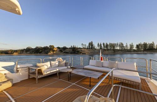 Auckland Central Business District Casa | WW Luxury Motor Yacht - Auckland Viaduct