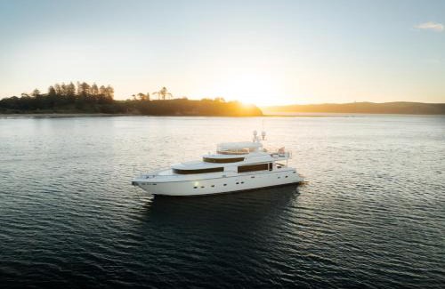 Auckland Central Business District Casa | WW Luxury Motor Yacht - Auckland Viaduct