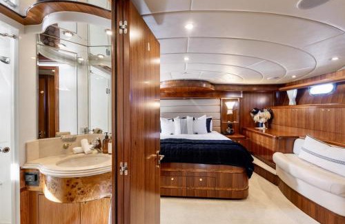 Auckland Central Business District Casa | WW Luxury Motor Yacht - Auckland Viaduct
