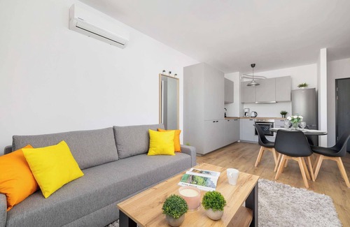Pradnik Bialy Apartamento | Wybickiego 5B Kraków | Stylish Apartment with Air Conditioned Living Room