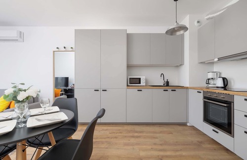 Pradnik Bialy Apartamento | Wybickiego 5B Kraków | Stylish Apartment with Air Conditioned Living Room