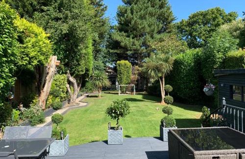 West Kingsdown Apartamento | Wychwood A Beautiful Country Style Bungalow
