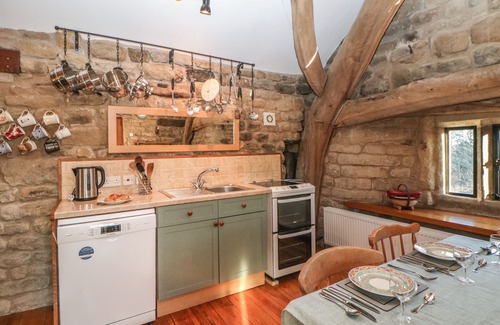 Hoylandswaine Cabaña | WYNDELL CRUCK COTTAGE, character holiday cottage in Stocksbridge