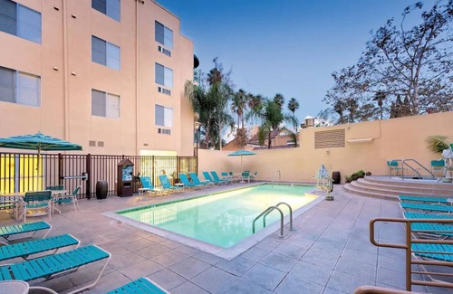 Mission Valley Condominio | Wyndham 2-BedRm condo in SD Mission Valley area w/kitchen, dining & living room.