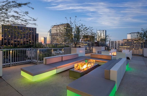 Civic District Casa | Wyndham Austin, condominio de 2 habitaciones, wifi gratis y estacionamiento