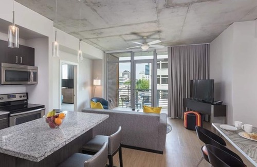 Civic District Condominio | Wyndham Austin Luxurious 1 Bedroom with Kitchen