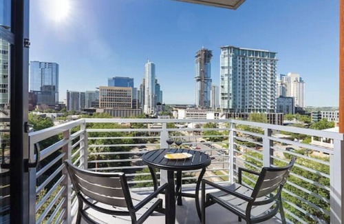 Civic District Condominio | Wyndham Austin Luxurious 1 Bedroom with Kitchen