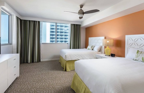 Clearwater Beach Complejo | Wyndham Clearwater Oceanfront Condo, onsite Spa, across from the Beach