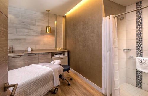 Clearwater Beach Complejo | Wyndham Clearwater Oceanfront Presidential Condo, onsite Spa, across from Beach
