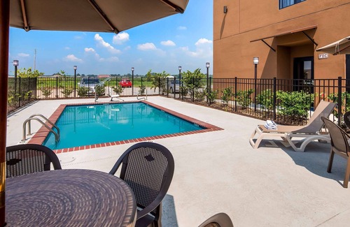 New Roads Hotel | Wyndham Garden New Roads / False River