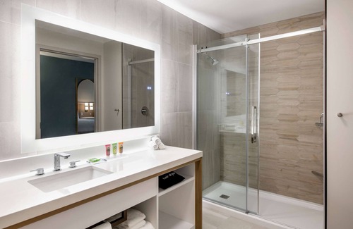 Winnipeg Hotel | Wyndham Garden Winnipeg Airport