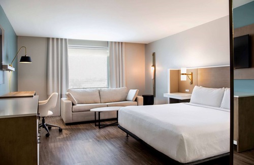 Winnipeg Hotel | Wyndham Garden Winnipeg Airport