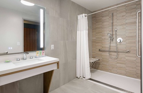 Winnipeg Hotel | Wyndham Garden Winnipeg Airport