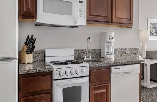 Daytona Beach Complejo | Wyndham Ocean Walk: Oceanfront Fun, Pools, & Spacious Family Stay-1 Bd Dlx