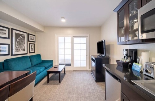 Anaheim Resort Hotel | Wyndham Peacock Suites - Spacious 1 Bedroom