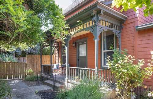 Carlton Casa | Wynkoop: Taste of Europe | Walk to Wineries | Pet Friendly