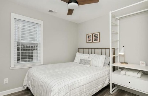 Harrison Township Cama Y Desayuno | Wynnwood classic condo