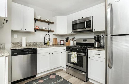Harrison Township Cama Y Desayuno | Wynnwood classic condo