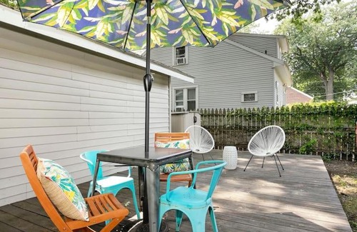 Harrison Township Cama Y Desayuno | Wynnwood classic condo