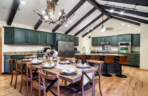 Gatlinburg - Pigeon Forge Chalet De Esquí | Spectacular Gameroom|2 Decks|Fire Table|Spacious