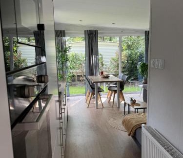 Marienberg Chalet De Esquí | XaBo nr 129 op 5 sterren camping de Pallegarste aan de visvijver!