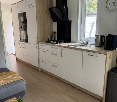 Marienberg Chalet De Esquí | XaBo nr 129 op 5 sterren camping de Pallegarste aan de visvijver!