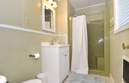 Gloucester Cabaña | Xan's Landing on the Water Cottage