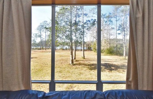 Gloucester Cabaña | Xan's Landing on the Water Cottage