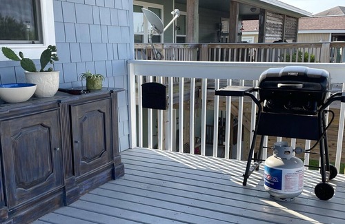 Freeport Casa | Xanadu/hidden paradise-beautiful 3story canal home-backyard fishing/crabbing