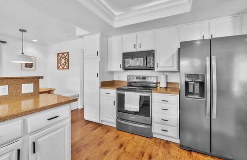 Northgate Casa | Xen House 3Bed/2Bath - Large fenced backyard - 10 Min from Downtown Sacramento