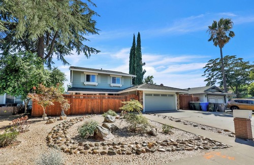 Northgate Casa | Xen House 3Bed/2Bath - Large fenced backyard - 10 Min from Downtown Sacramento