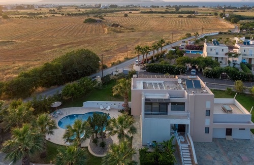 Zipari Villa | XENOS VILLA 2 - VILLA DE LUJO CON PISCINA PRIVADA, CERCA DEL MAR