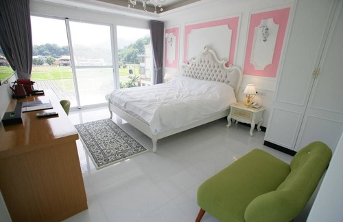 Dahu Cama Y Desayuno | Xianel Vacation Chateau