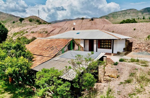 Villa de Leyva Cabina | Xie-Beautiful country cottage with private lake!