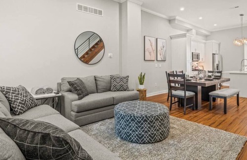 South Philadelphia Casa | XL Home, Movie Theater, Roof Deck, Parking Spot