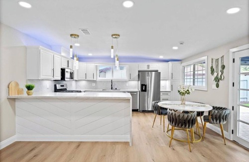 Lincoln Acres Casa | Xlnc Exotic home Rexview Dr