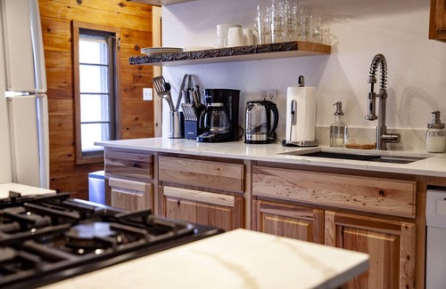 Keene Apartamento | Xplorer I - Keene | Modernized Private Apartment in Town | Centrally Located to Major Trailheads