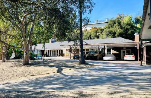 Encino Otro | XPrivate Glamping Cabin Tent View Pool Big Estate Oasis Garden Extra Fee 4 Guest Clea-ning Pet WOMEN ONLY