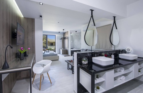 Agia Marina Hotel | xSuites