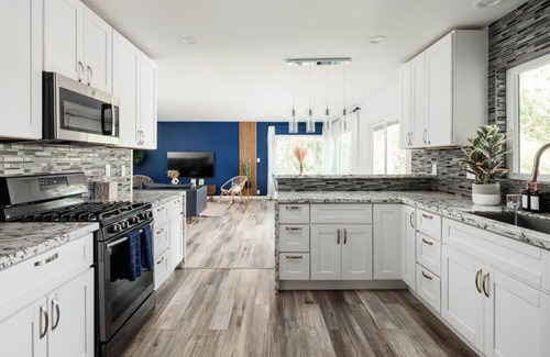 La Mesa Casa | XTRA 10% OFF until Aug: Heated pool, outdoor fire pits, chef's kitchen, gym